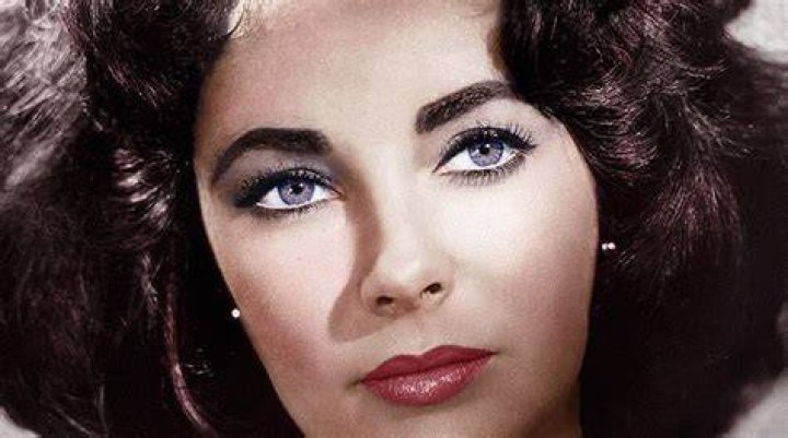 What colour was Elizabeth Taylor's eyes?