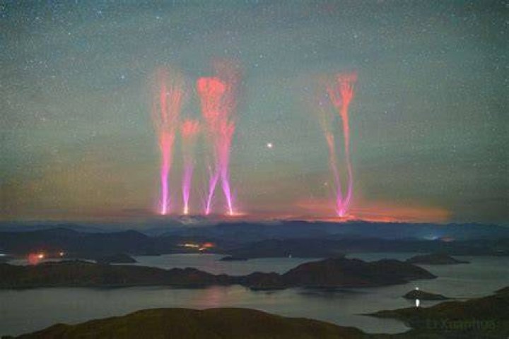 What is reverse lightning?
