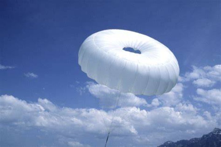 Why are round parachutes better?
